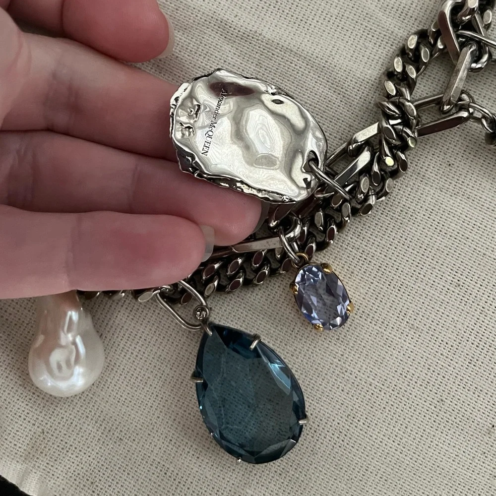 Alexander McQueen Coral Charm Chain
Choker Necklace - Picture 11 of 14